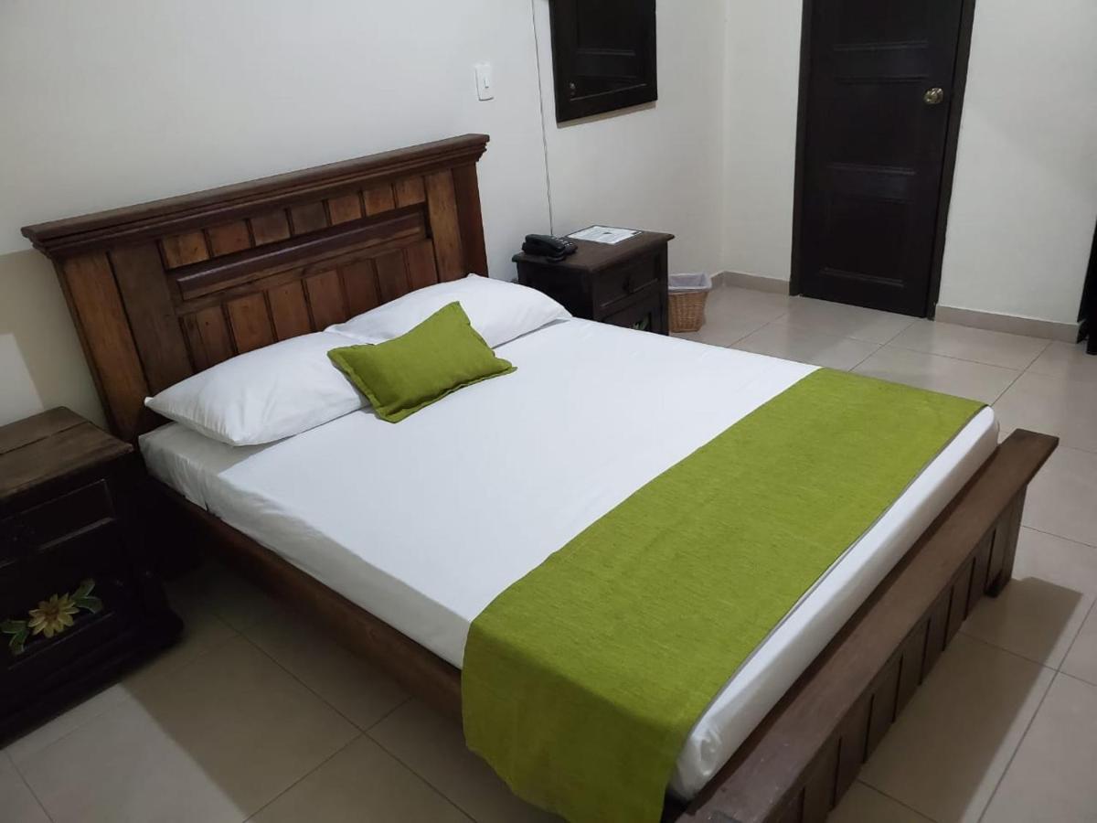 Hotel Cataluna Перейра Екстериор снимка