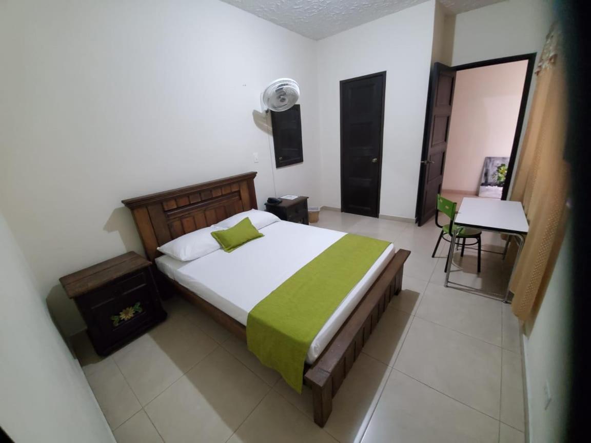 Hotel Cataluna Перейра Екстериор снимка